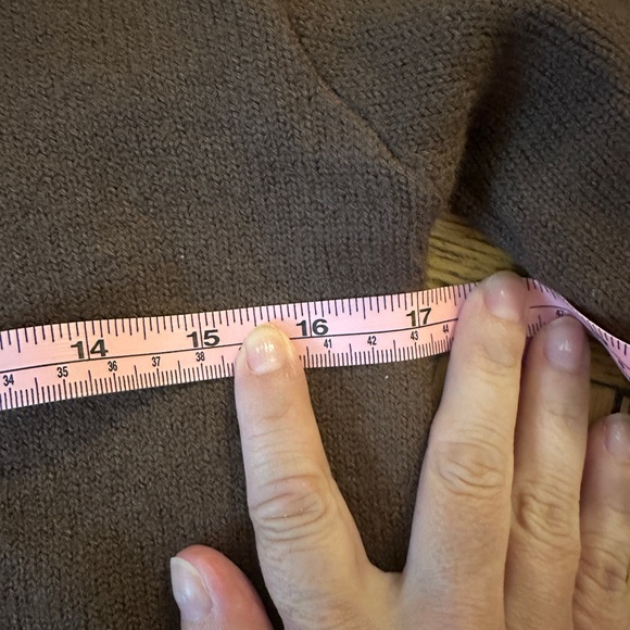Authentic MGM women’s turtleneck sweater size small - Picture 7 of 9
